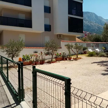 Tihana-ground Floor With Large Terrace Διαμέρισμα *