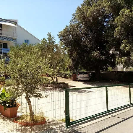Tihana-ground Floor With Large Terrace Διαμέρισμα *