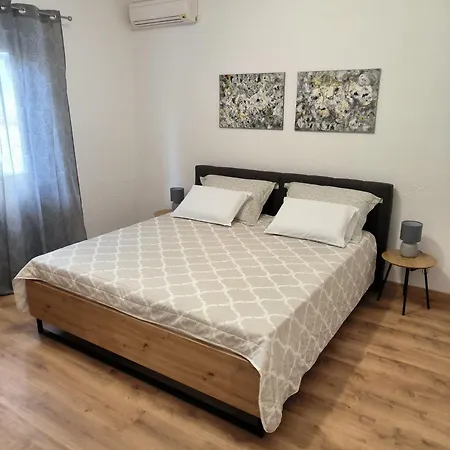 Tihana-ground Floor With Large Terrace Μακάρσκα