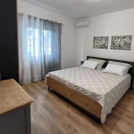 Tihana-ground Floor With Large Terrace * Μακάρσκα