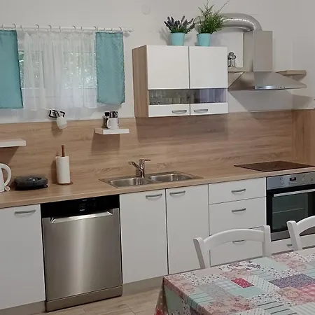 Apartamento Tihana-ground Floor With Large Terrace *