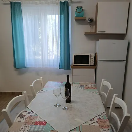 Tihana-ground Floor With Large Terrace Διαμέρισμα Μακάρσκα