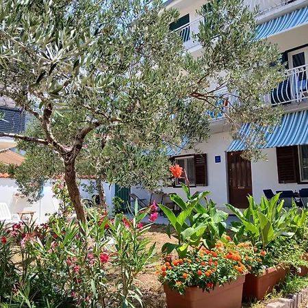 Tihana-ground Floor With Large Terrace Διαμέρισμα Μακάρσκα
